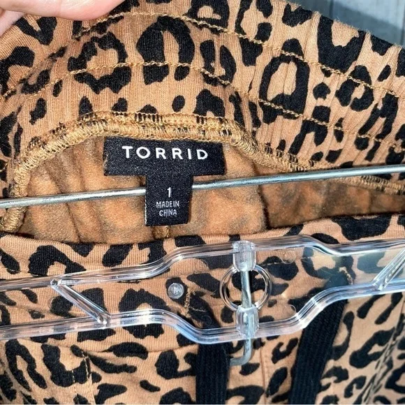 Torrid Leopard Joggers 1X Cozy Lounge Pants Animal Print Drawstring Athleisure - Picture 8 of 8